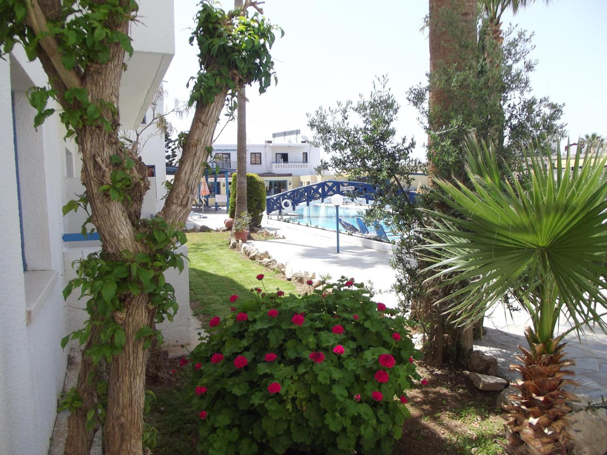 Kefalonitis Hotel Apartments Paphos ภายนอก รูปภาพ